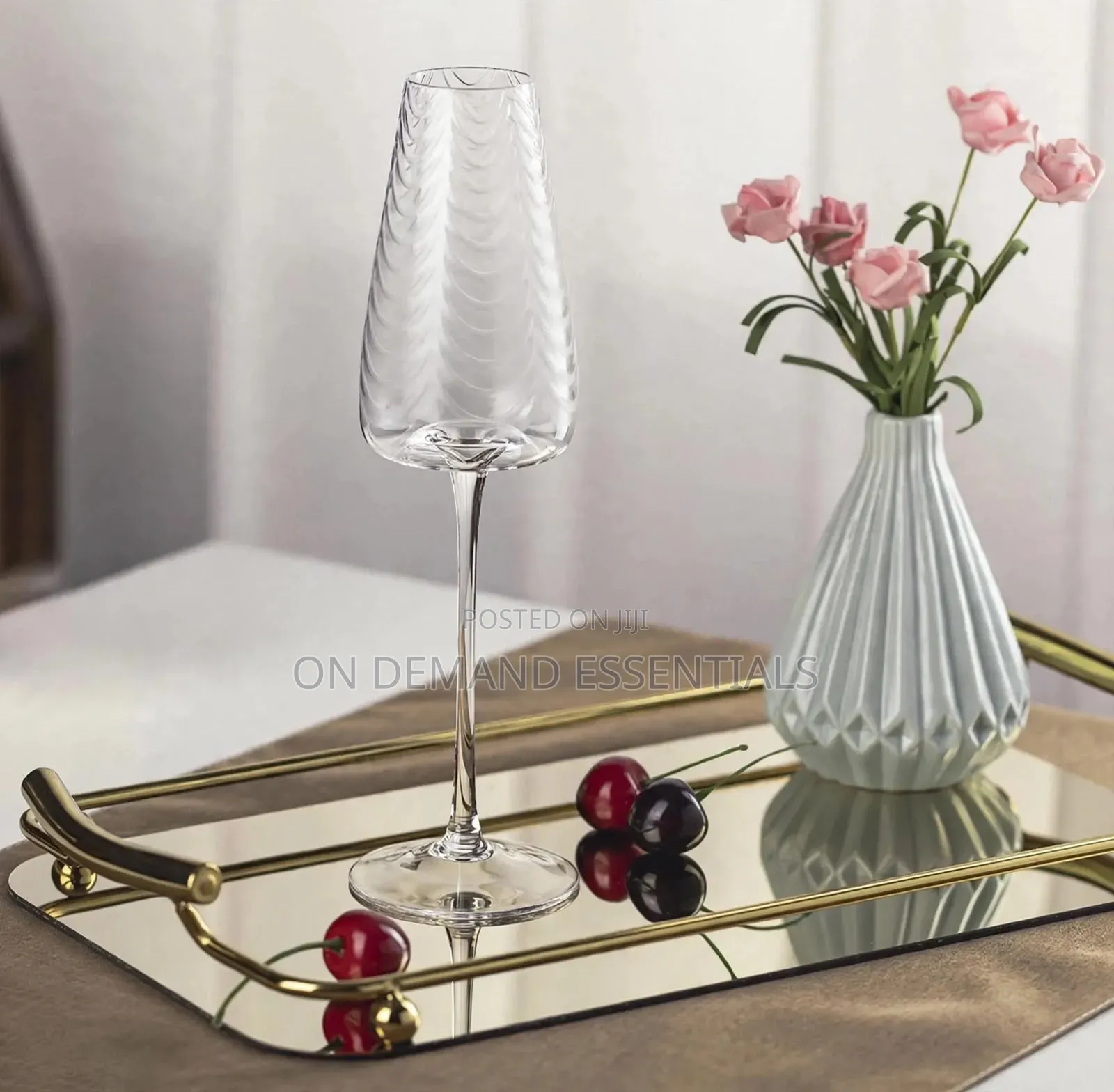 Wavy Long Stem Champagne/Wine Glasses .
Capacity:280mls