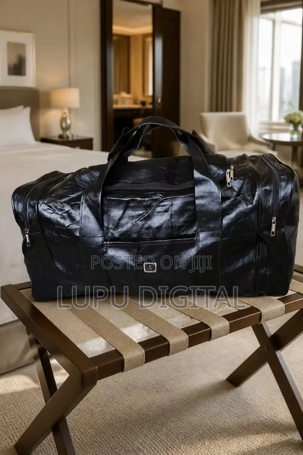 Unisex Large-Capacity Black Siny Polished Leather Travel Duffle Bag