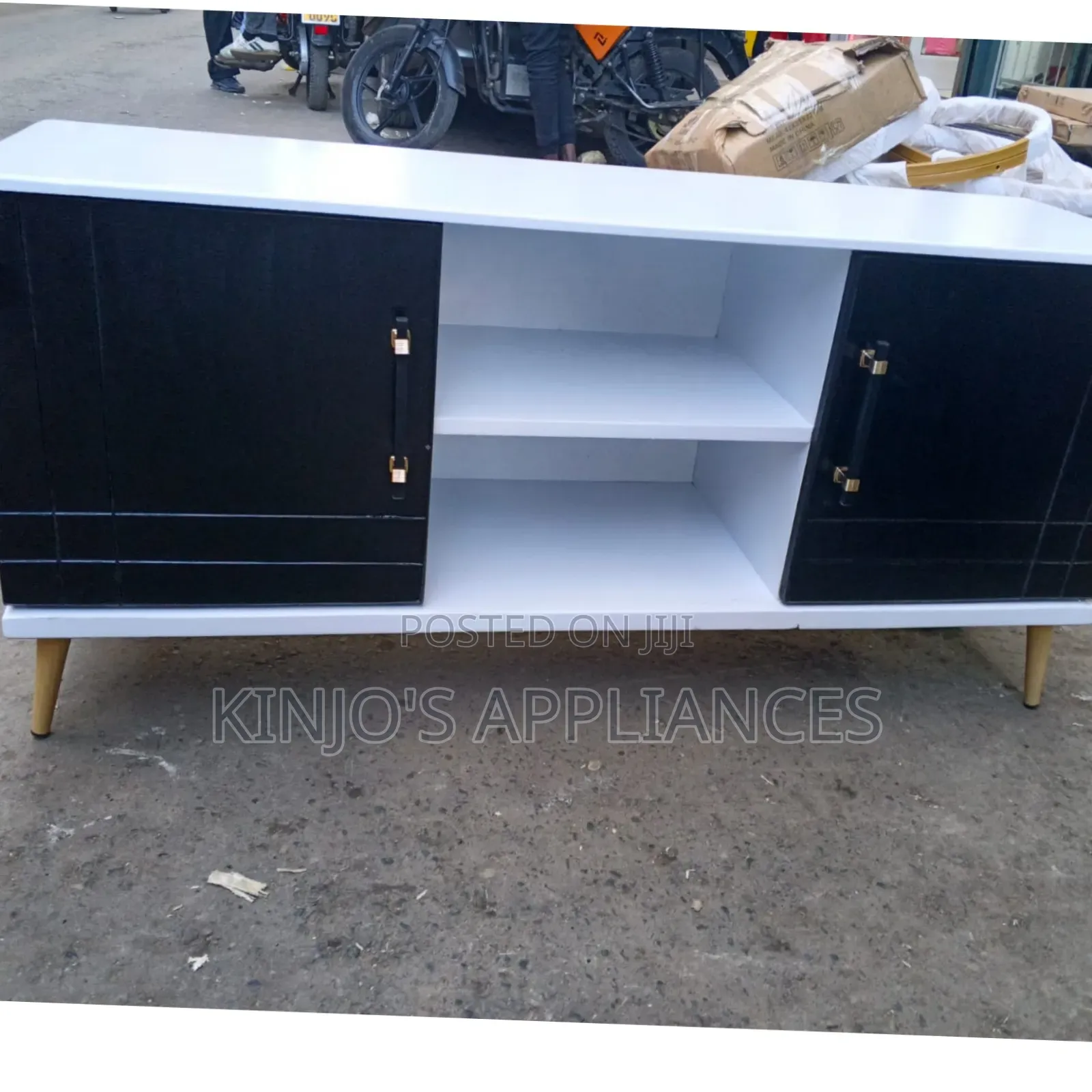 4.5 FTS Executive American Flats TV Stand