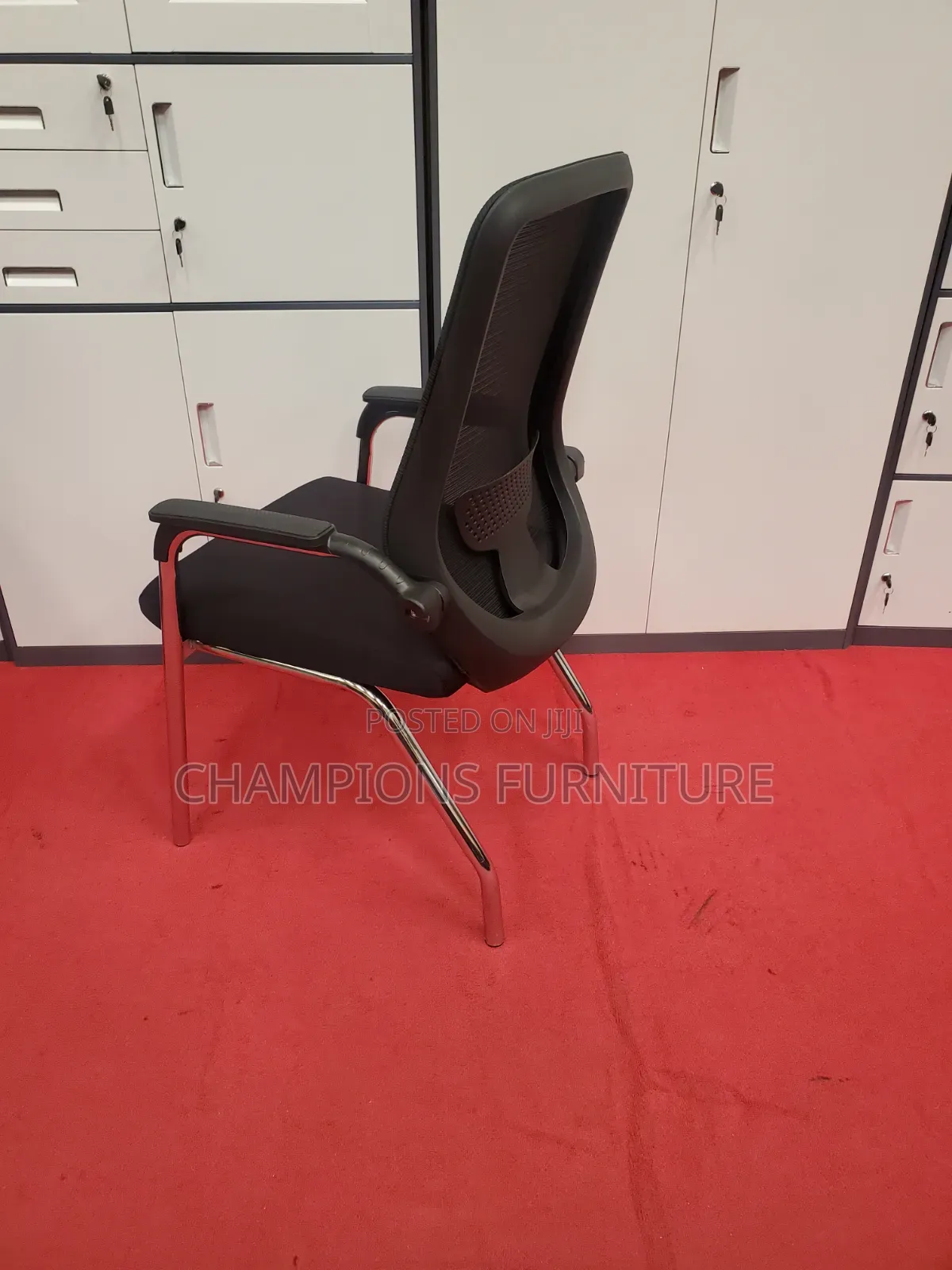 Black Mesh Visitors Chair With Contour Legs