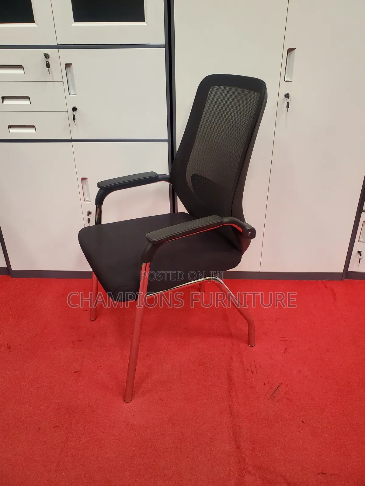 Black Mesh Visitors Chair With Contour Legs