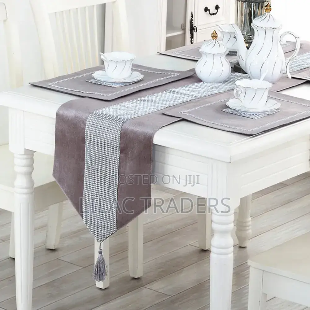 6pcs Table Mats and 1pc Table Runner