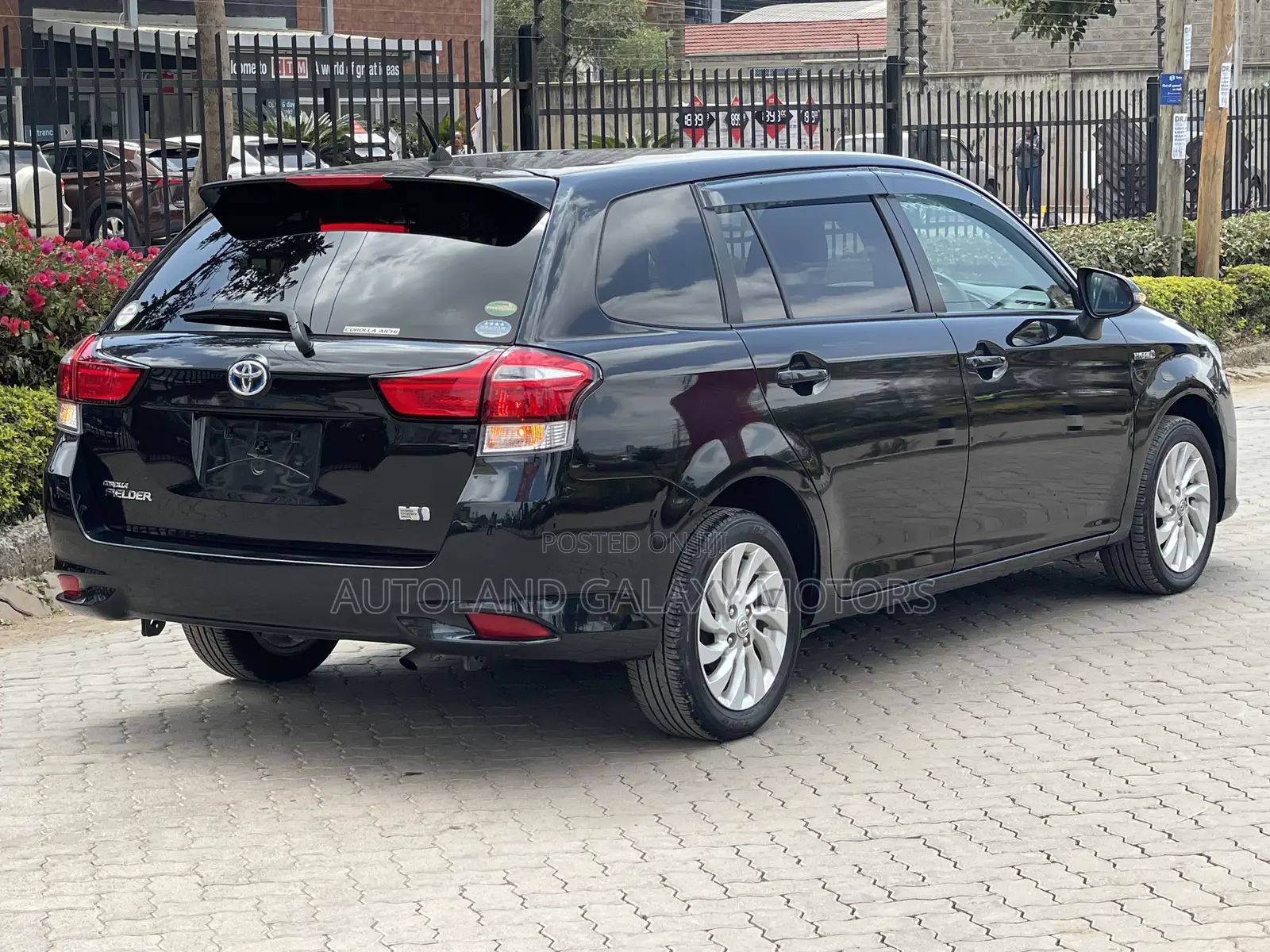 Toyota Corolla Fielder 1.5 Hybrid FWD 2019 Black