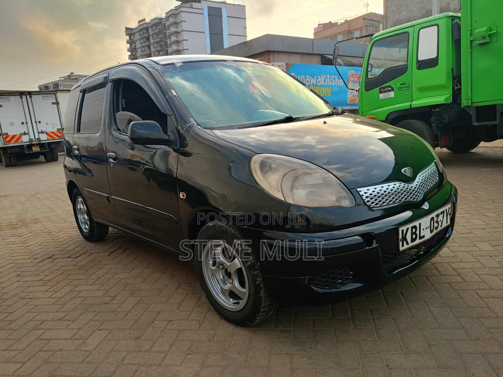 Toyota Fun Cargo 2004 Black