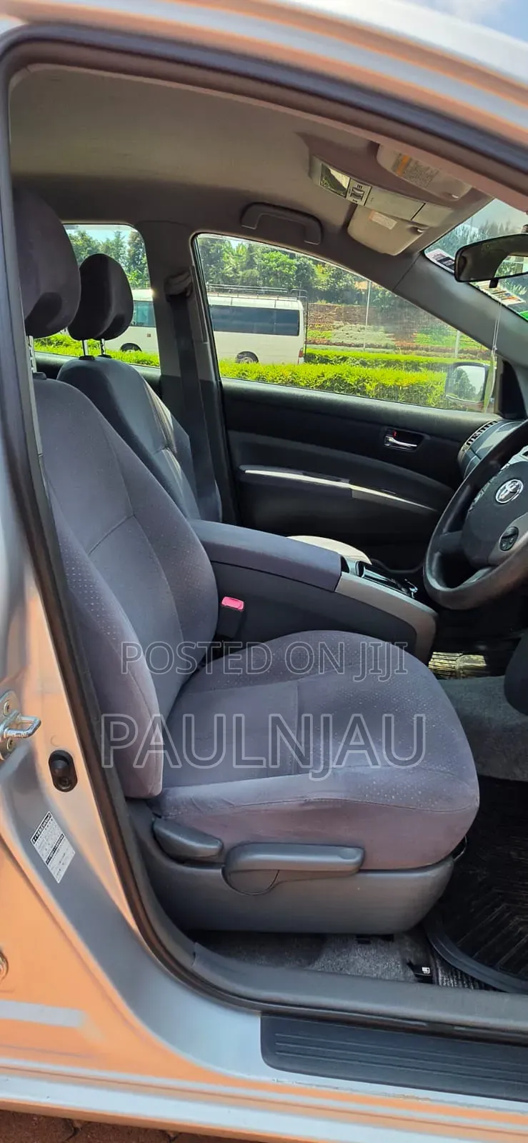 Toyota Prius 4dr Hatchback (1.8L 4cyl gas/electric hybrid CVT) 2016
