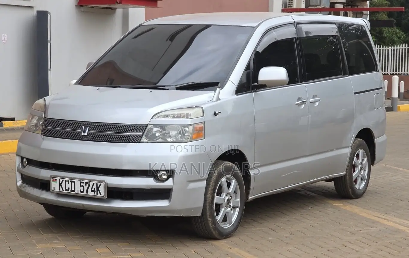 Toyota Voxy 2006 Silver