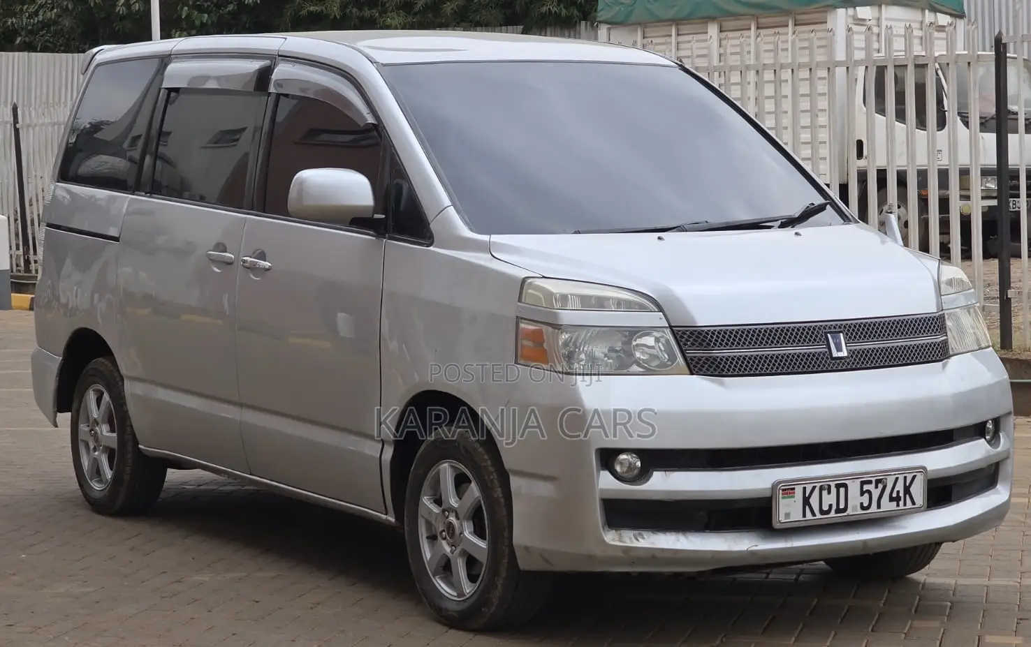 Toyota Voxy 2006 Silver