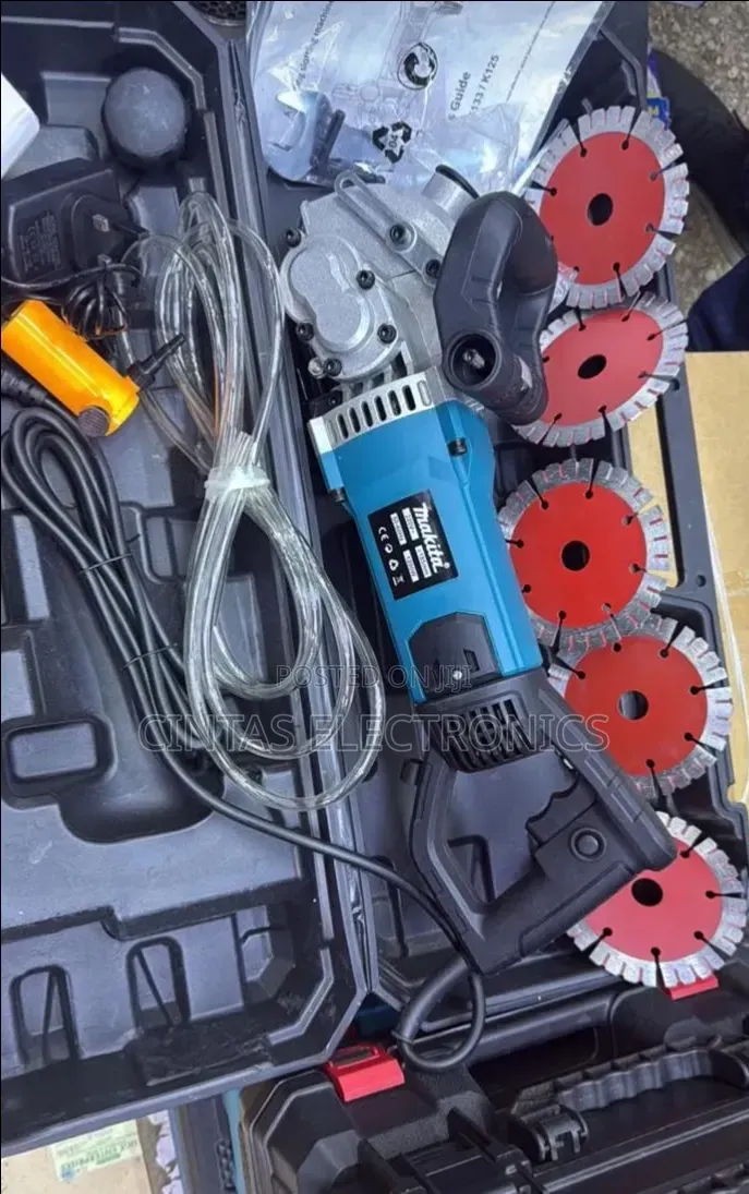 Corded 1400W Makita Wall Chaser
