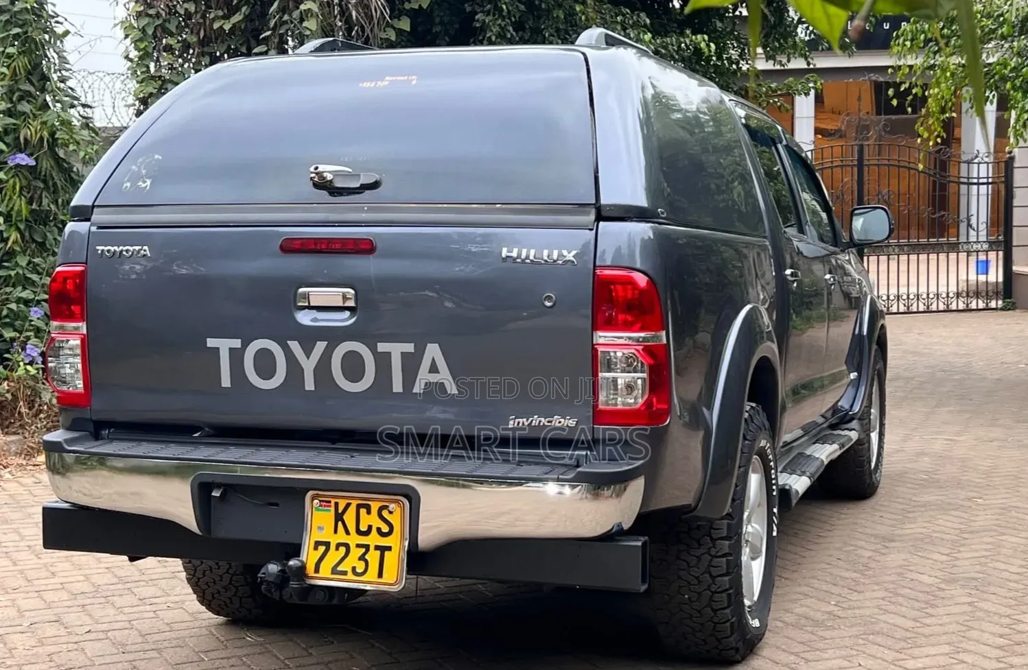 Toyota Hilux 2012 Gray