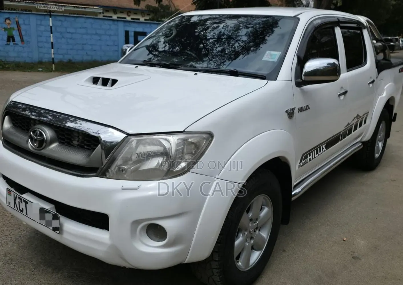 Toyota Hilux 2012 White
