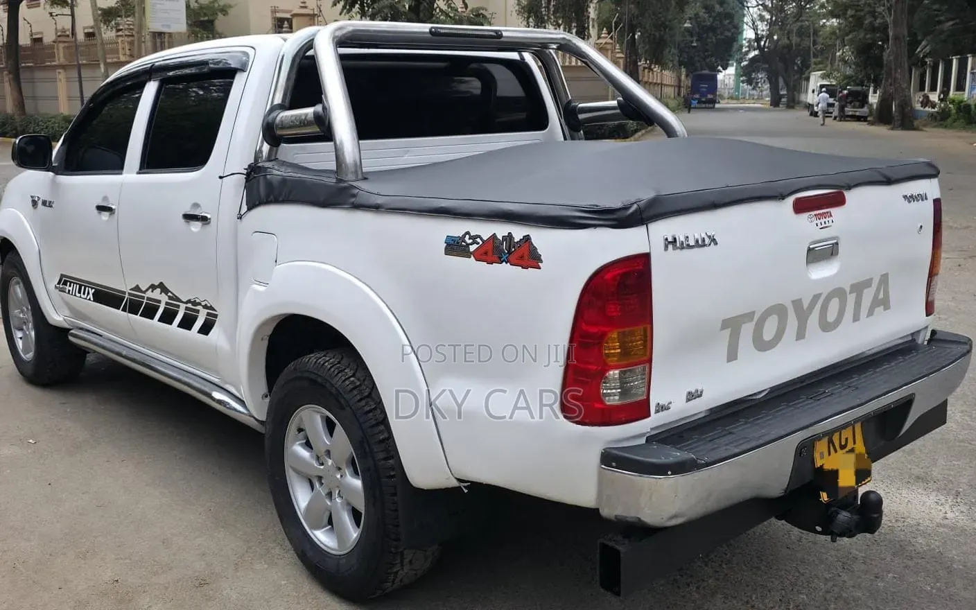 Toyota Hilux 2012 White