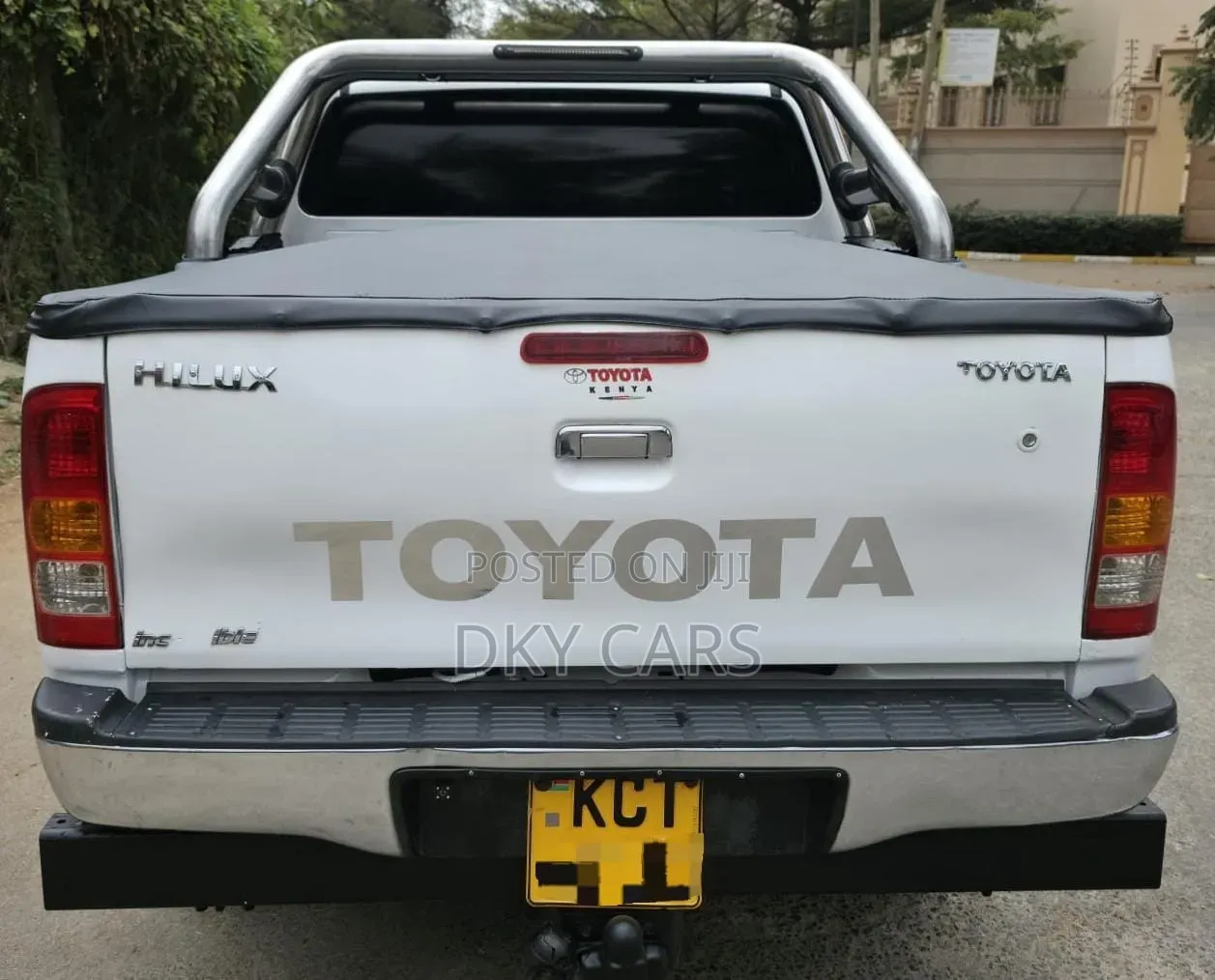 Toyota Hilux 2012 White