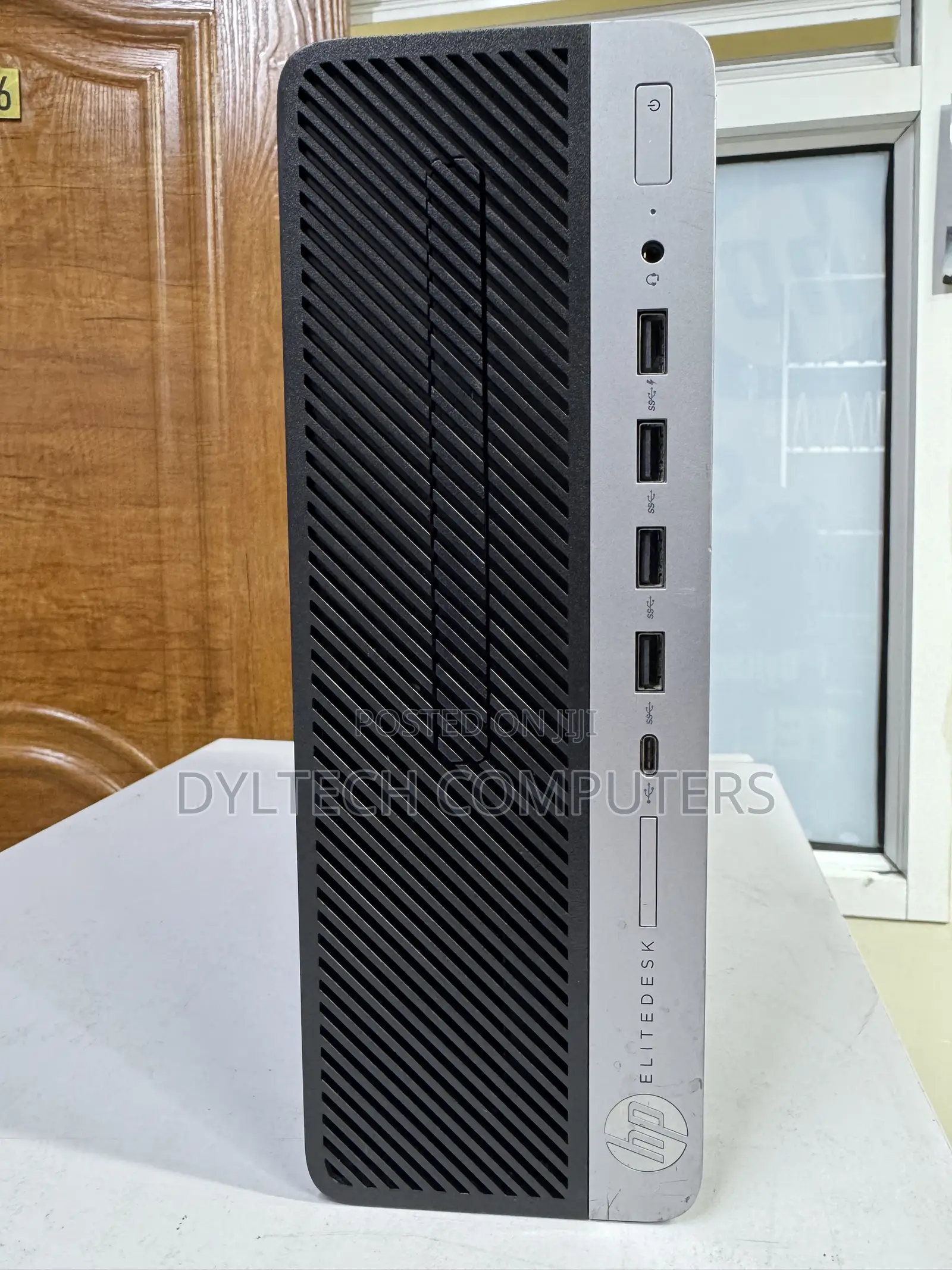 Desktop Computer HP EliteDesk 705 8GB AMD Ryzen 5 SSD 256GB