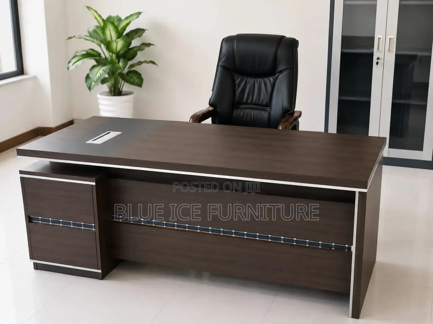 Executive Office Desk With Side Cabinet