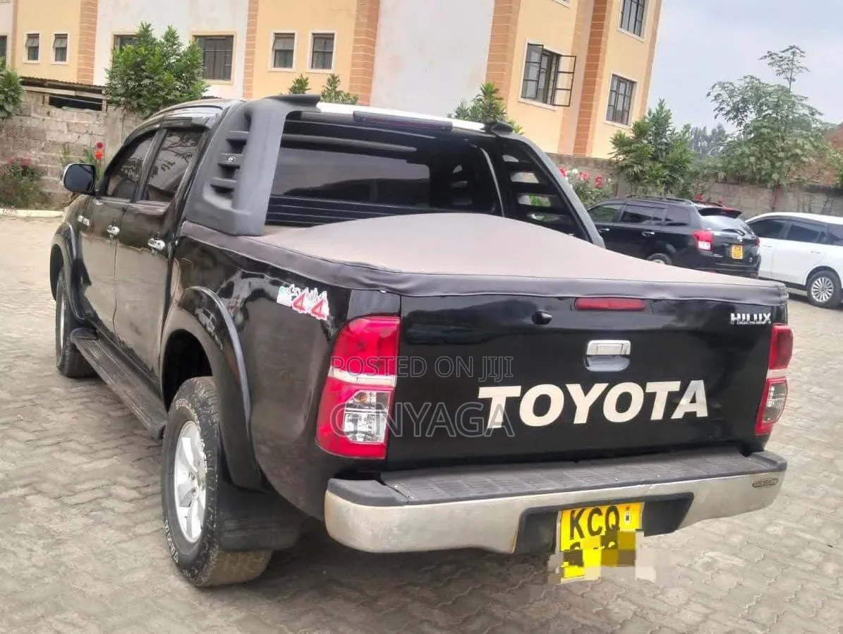 Toyota Hilux 2011 Black