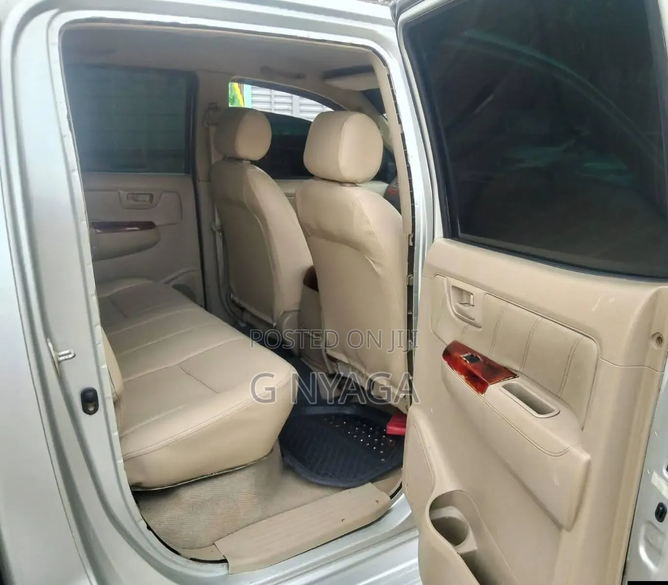Toyota Hilux 2011 Beige