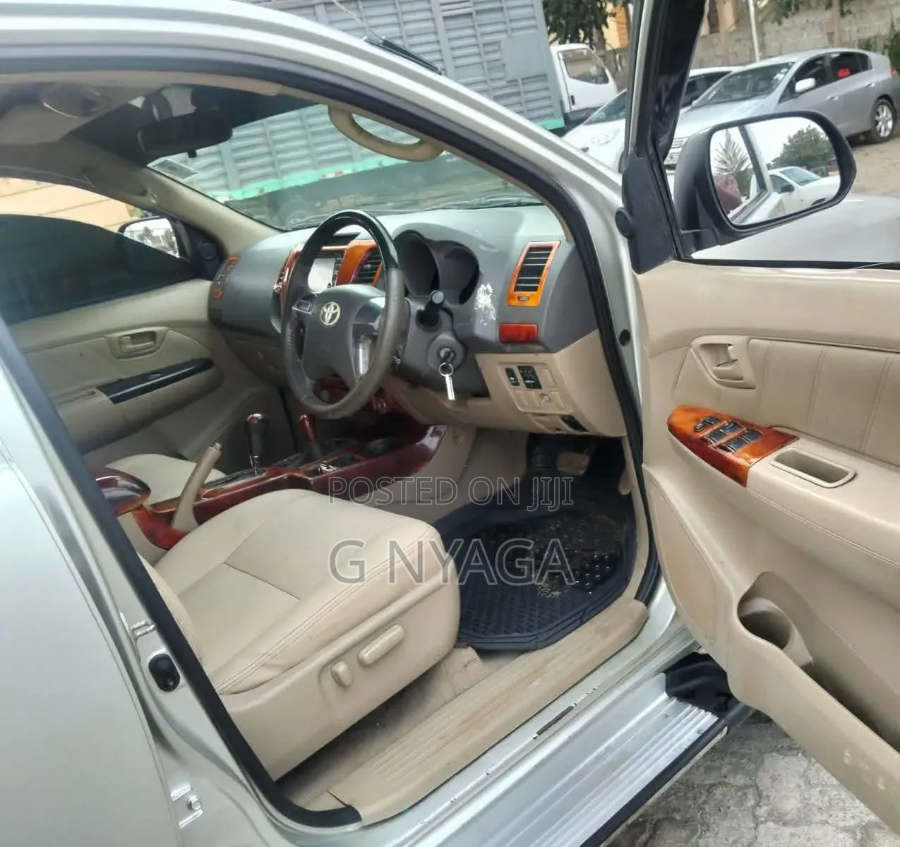 Toyota Hilux 2011 Beige