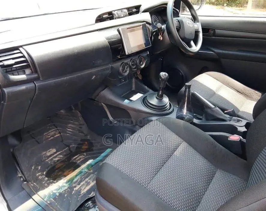 Toyota Hilux 2023 Gray