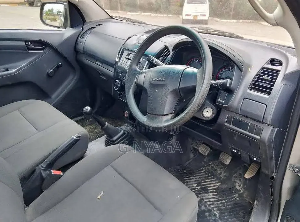 Isuzu D-MAX 2021 Gray