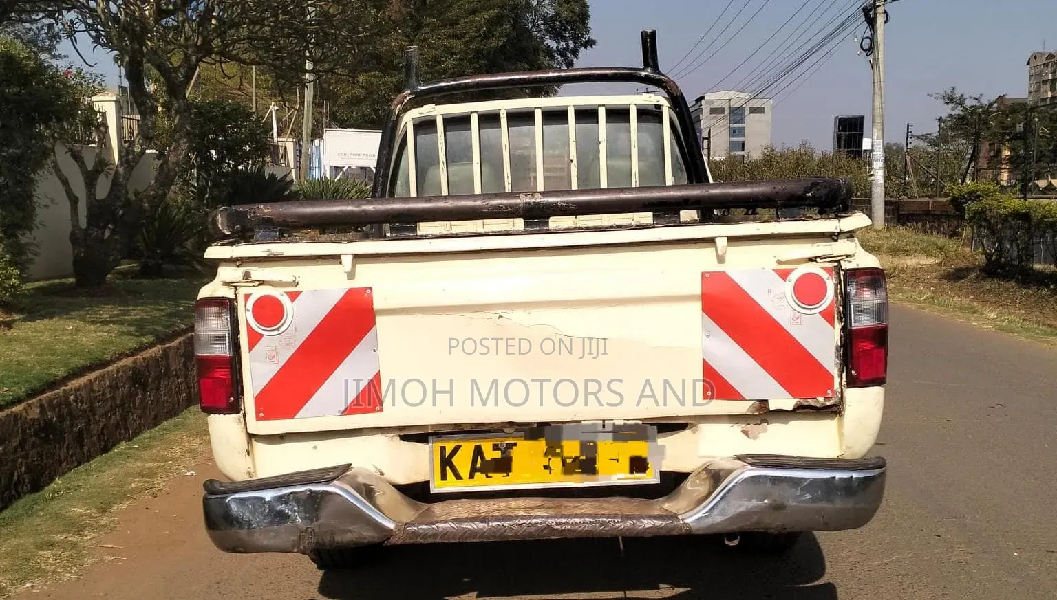 Toyota Hilux 2000 White