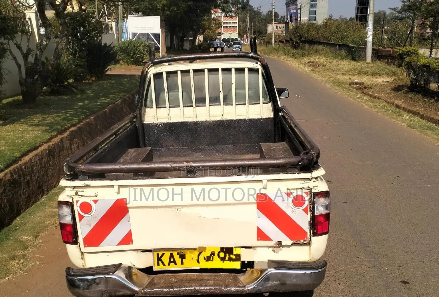 Toyota Hilux 2000 White