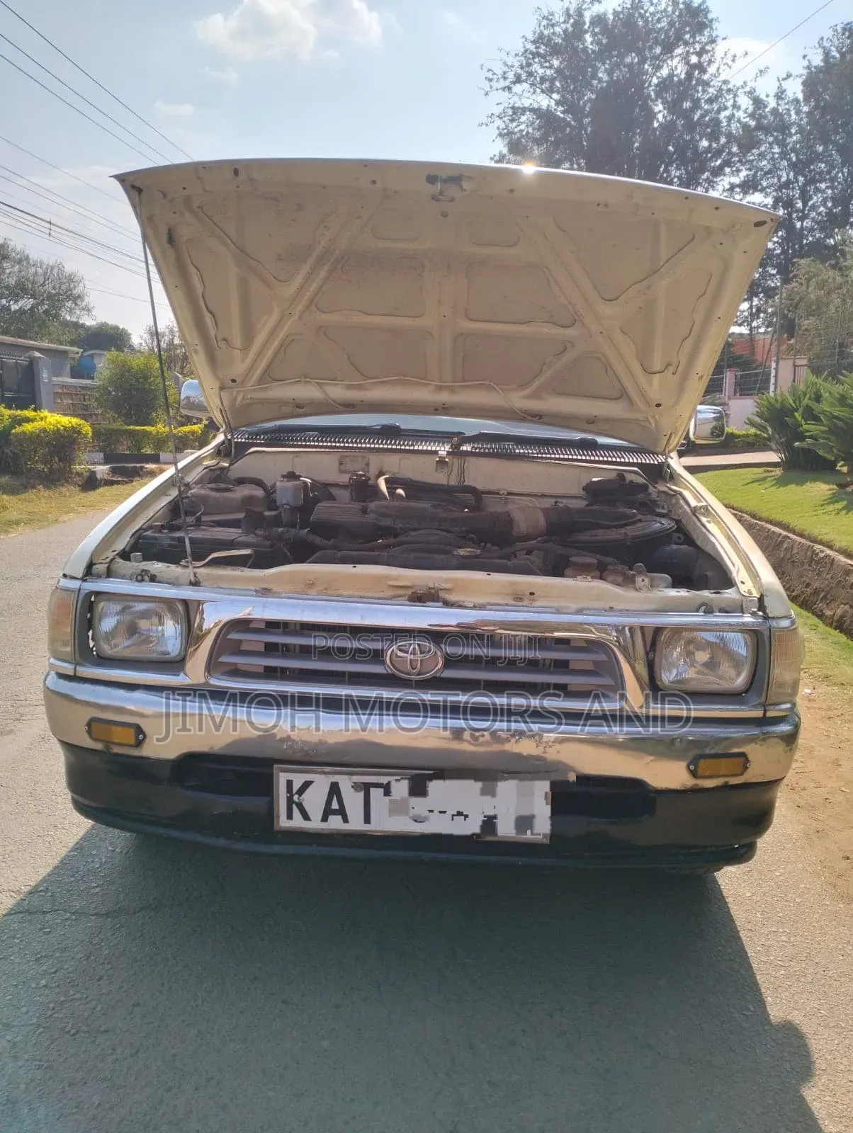 Toyota Hilux 2000 White