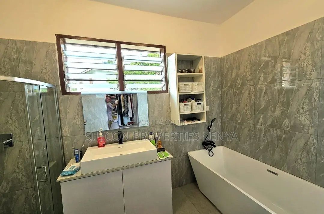 Furnished 3bdrm Villa in Diani for sale