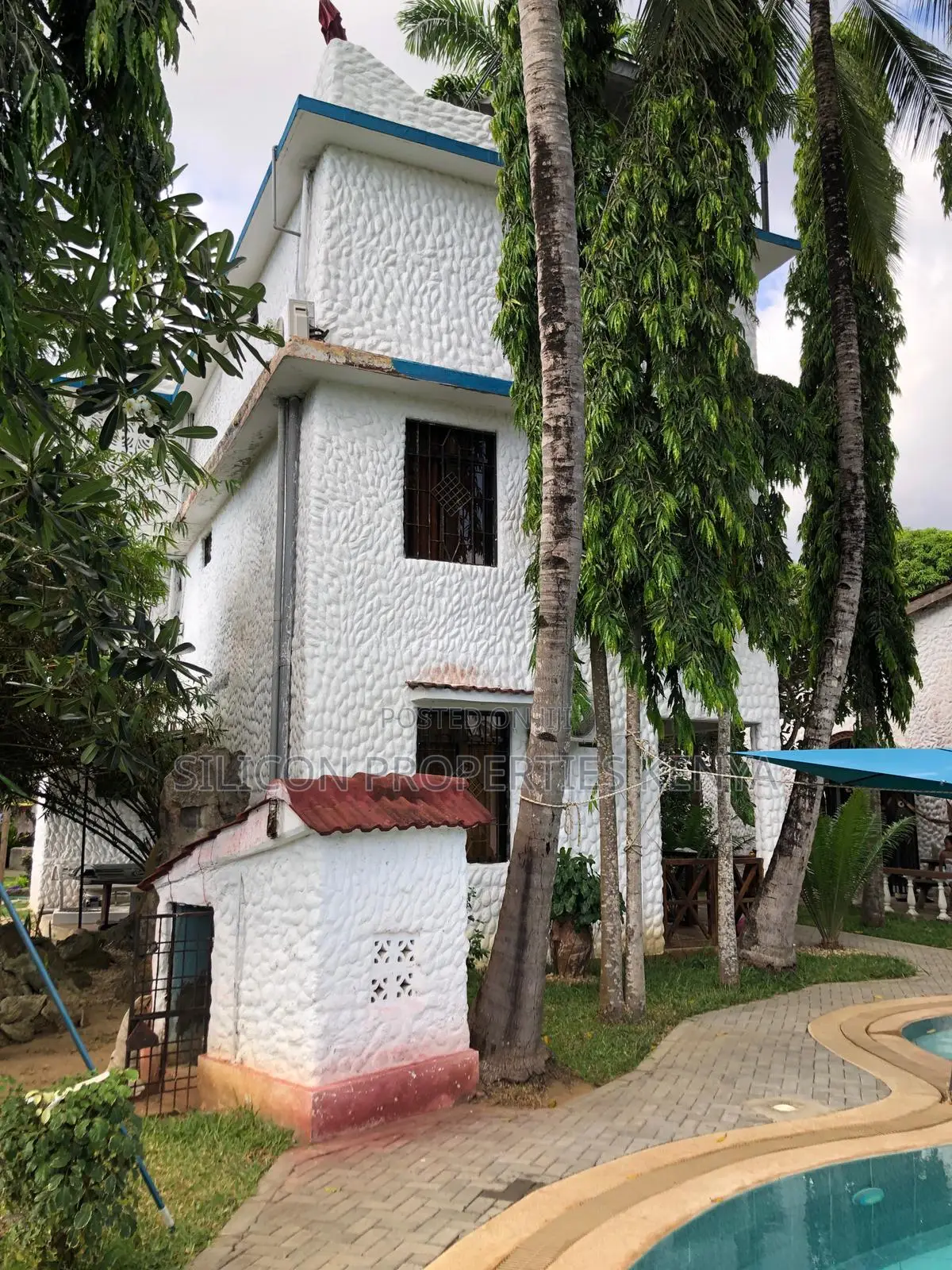 5bdrm Bungalow in Diani for sale