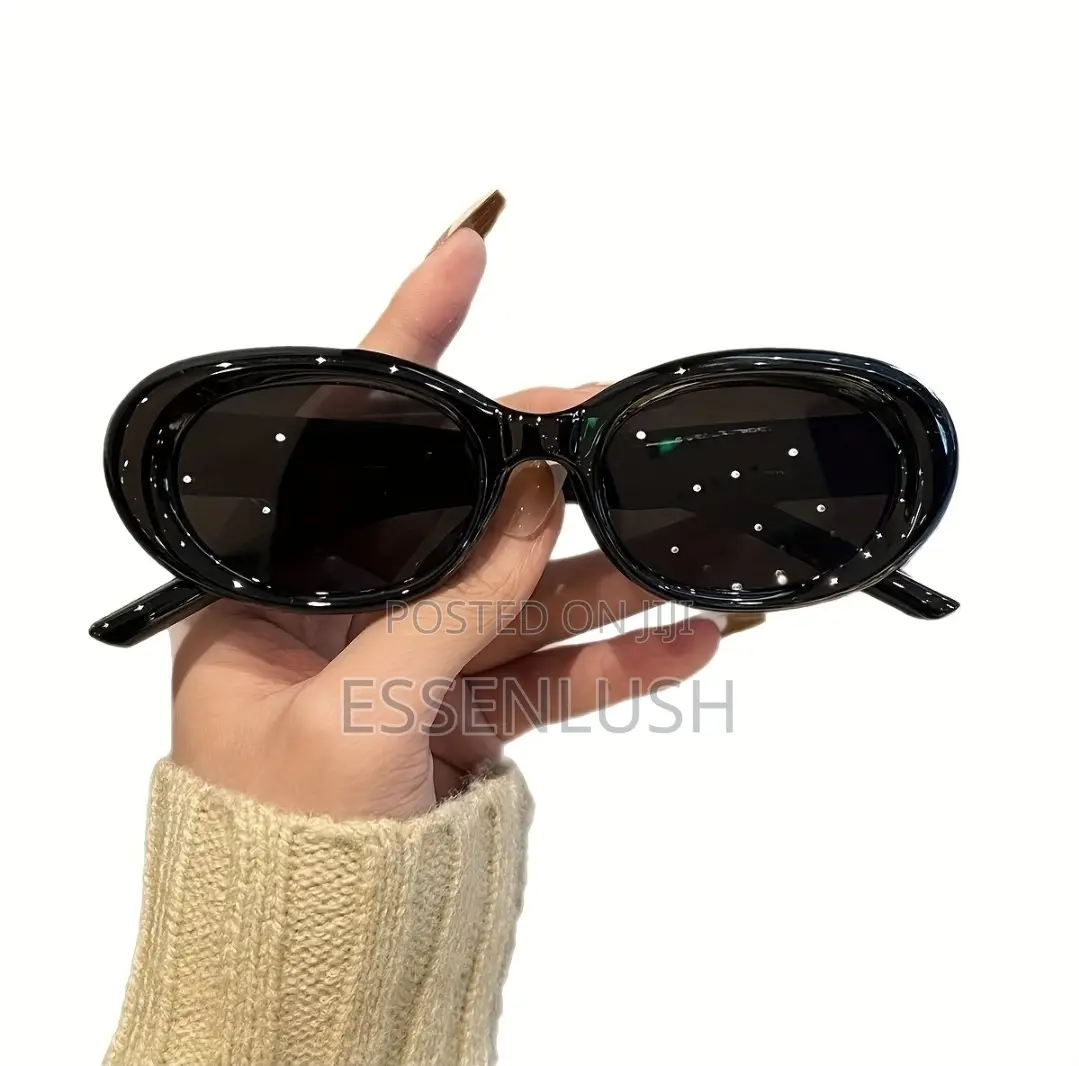 Glossy Black Thick-Frame Oval Sunglasses (Brand New Comes With Case)