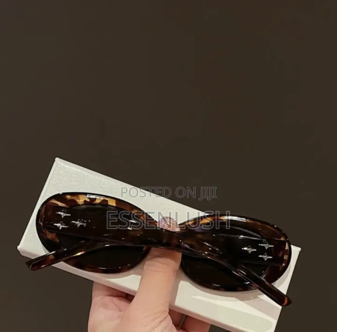 Glossy Black Thick-Frame Oval Sunglasses (Brand New Comes With Case)