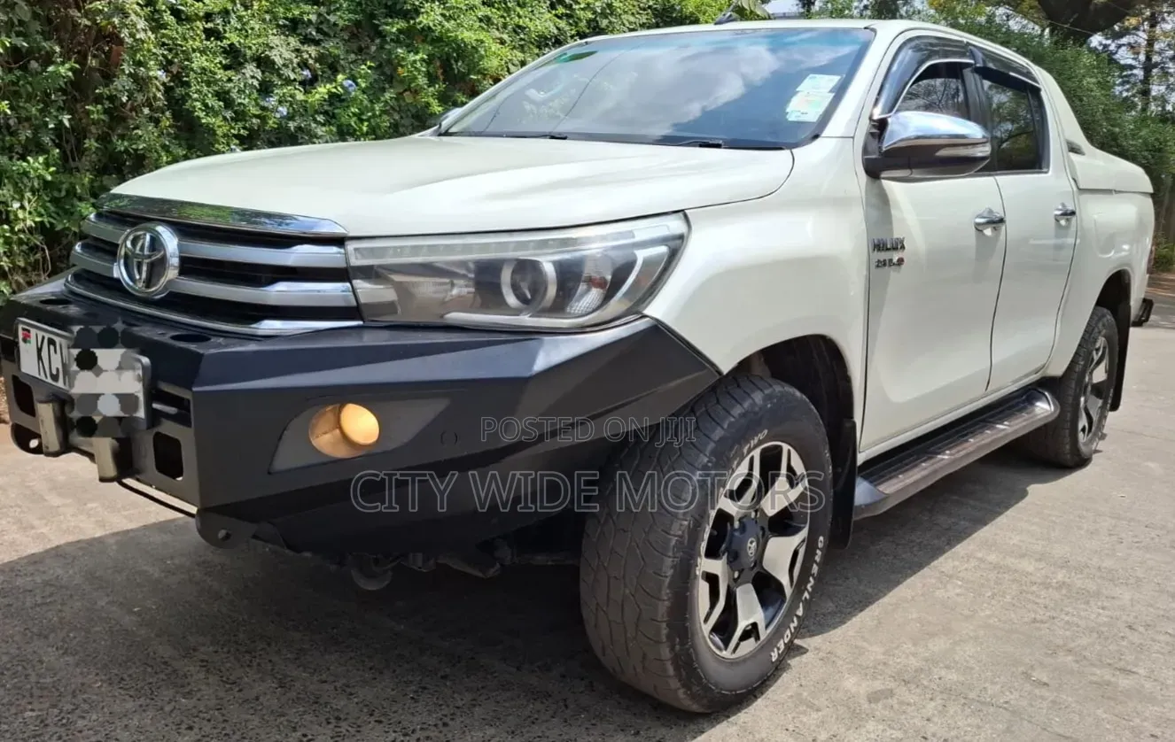 Toyota Hilux 2016 White