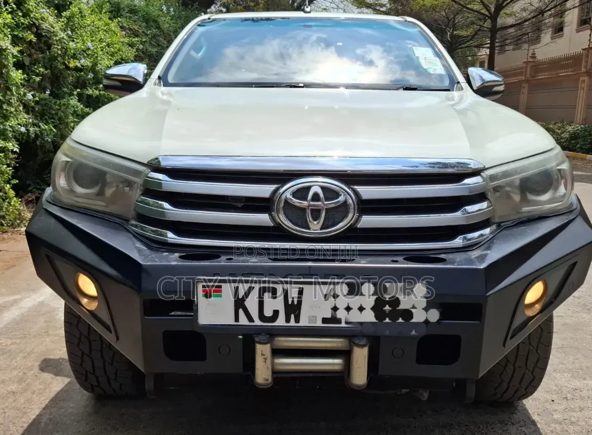 Toyota Hilux 2016 White