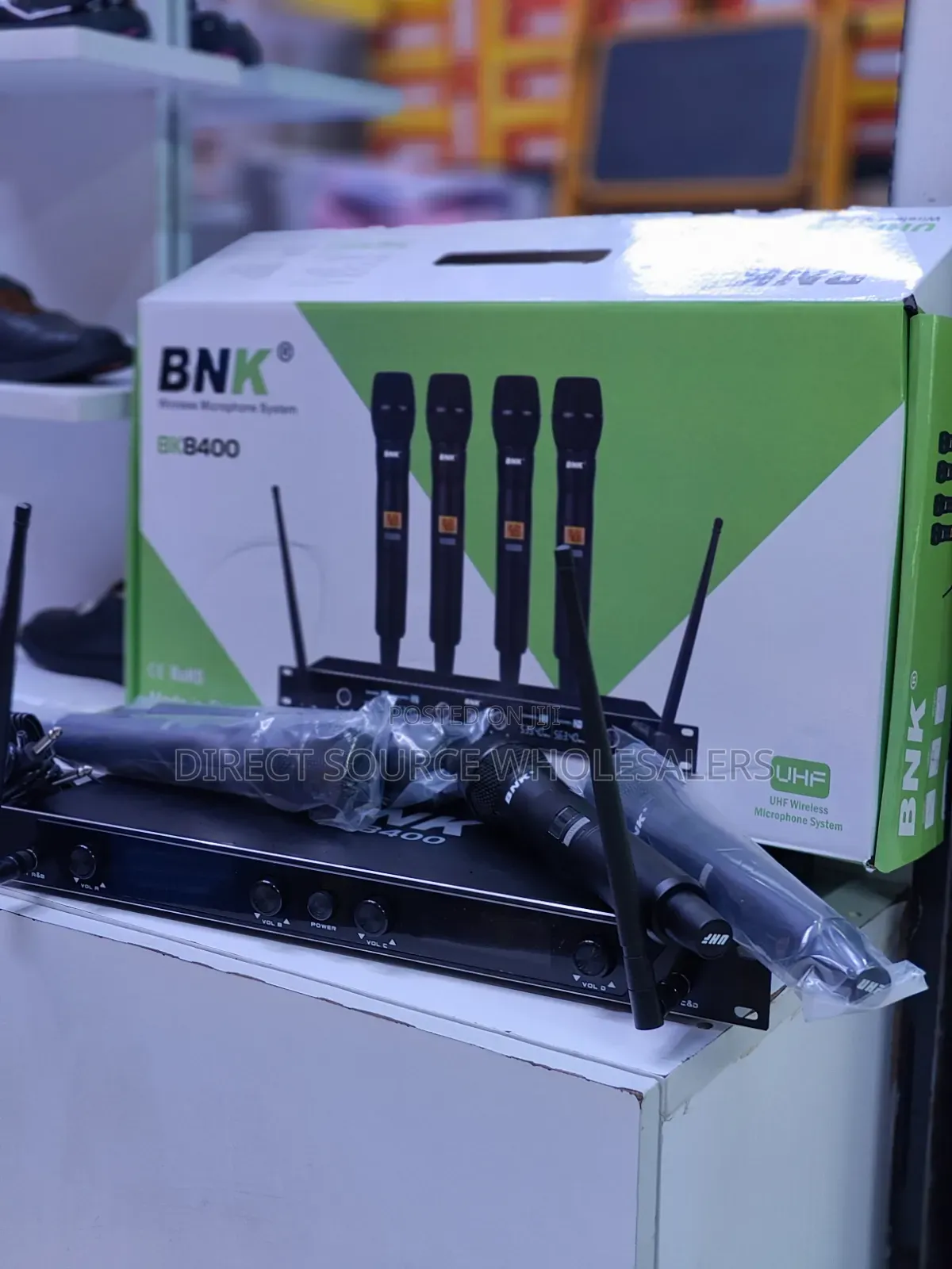 BNK BK8400 Professional 4 Wireless Microphones