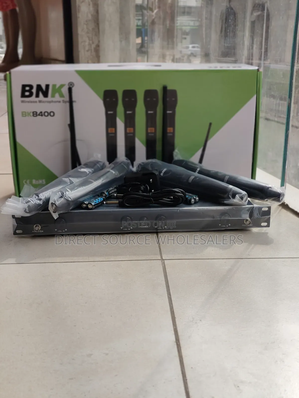 Professional BNK BK8400 4-Channel UHF Microphone