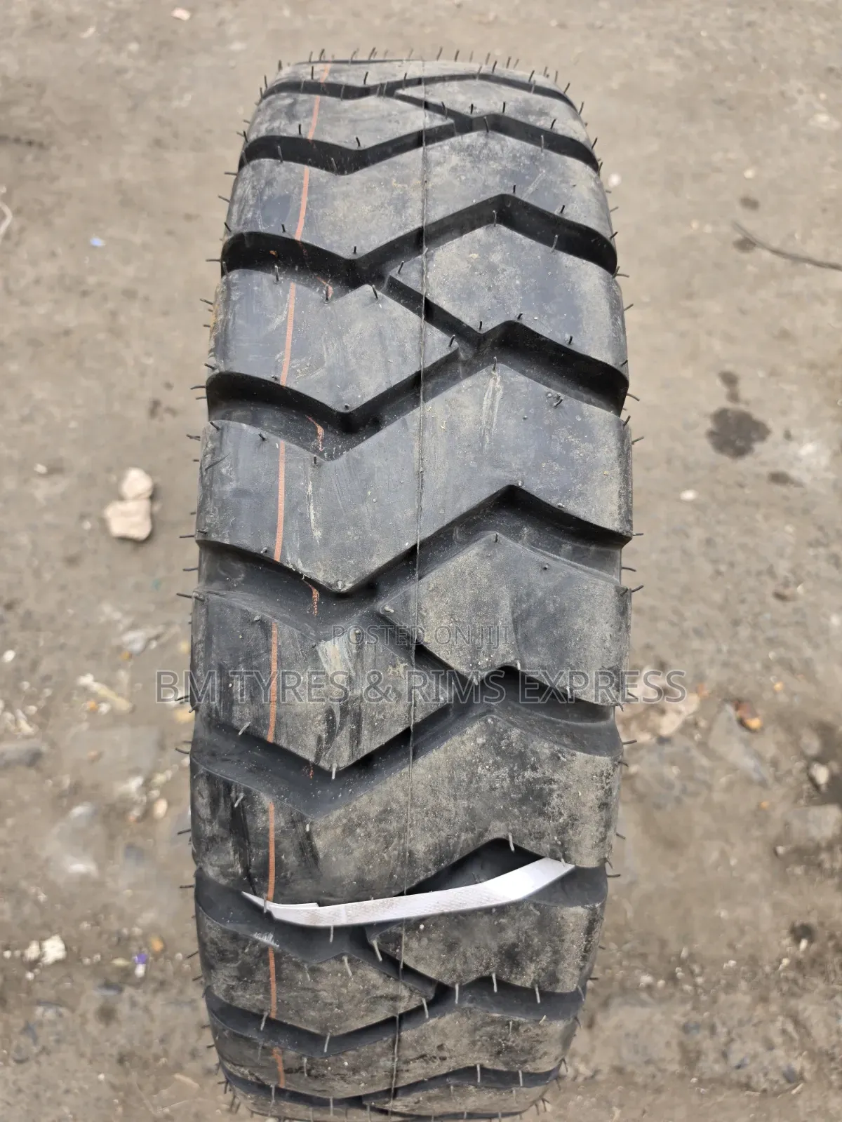 825 - 15 BKT TIRES (Diff)