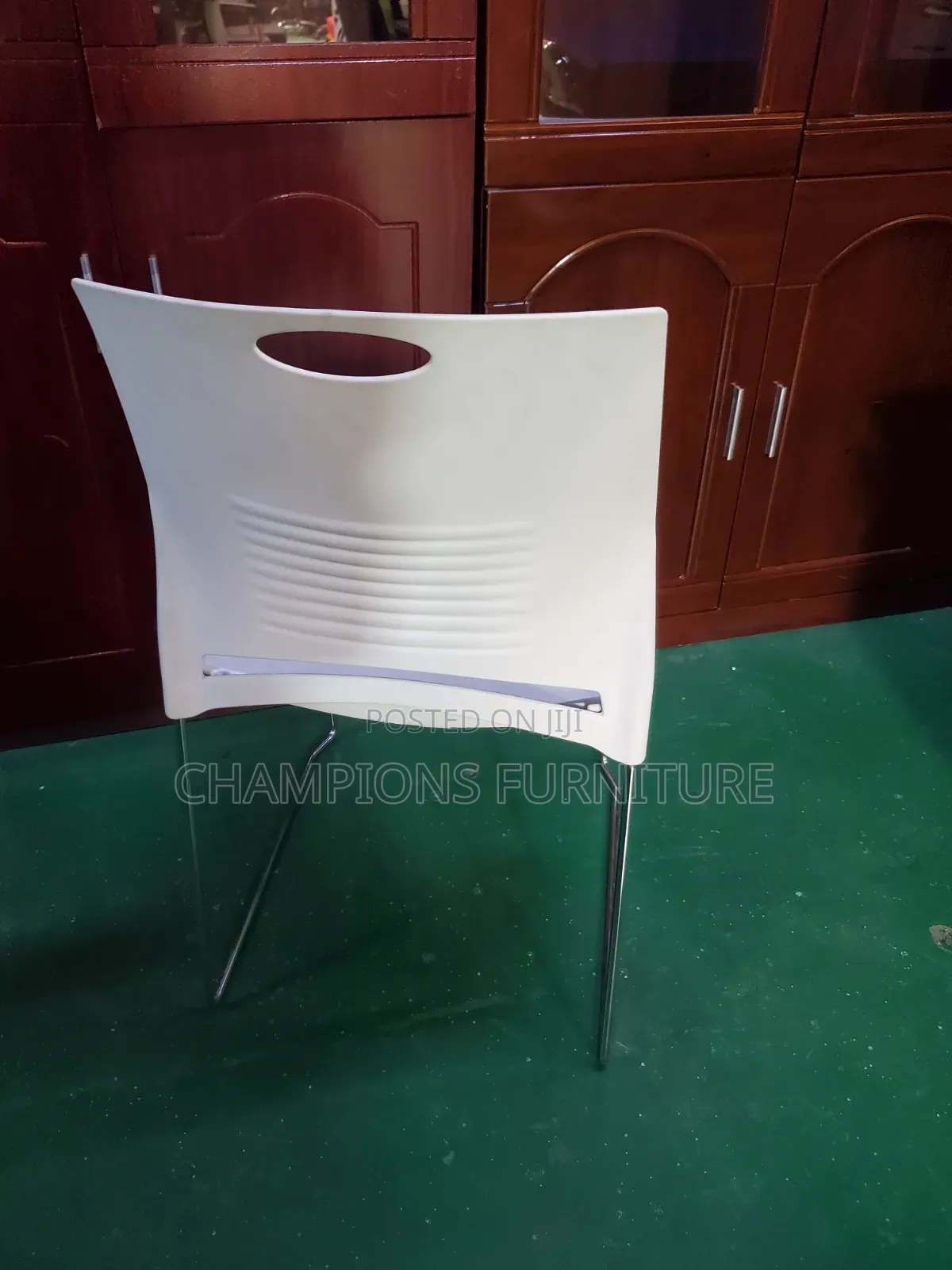 Sleek White Stackable Chaire