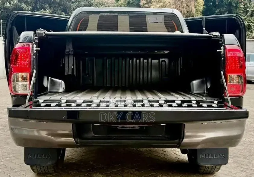 Toyota Hilux 2019 Black
