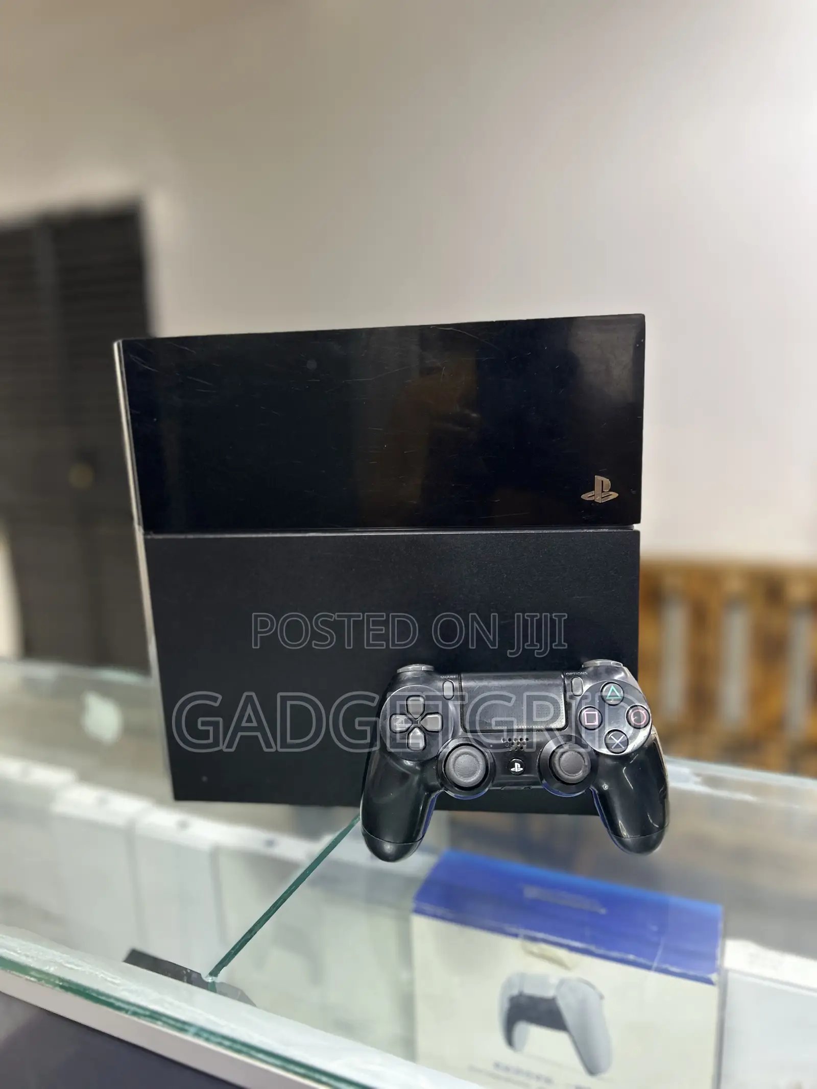 Ps4 Standard 1 Tb Chipped With 13 Games + 1 Controller