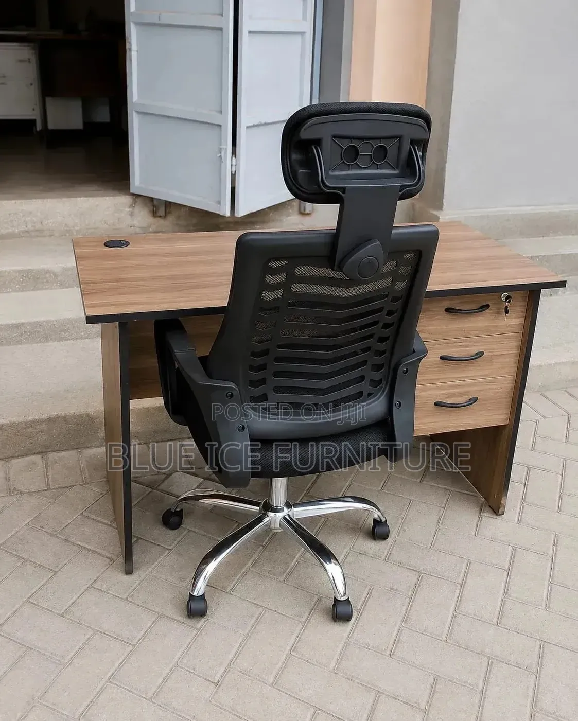 Executive Office Desk With Ergonomic Headrest Mesh Chair