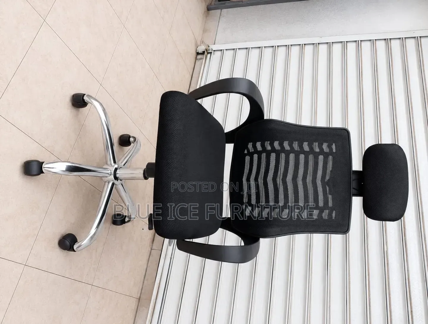 Comfortable Mesh Office Chair With Armrests / Headrest