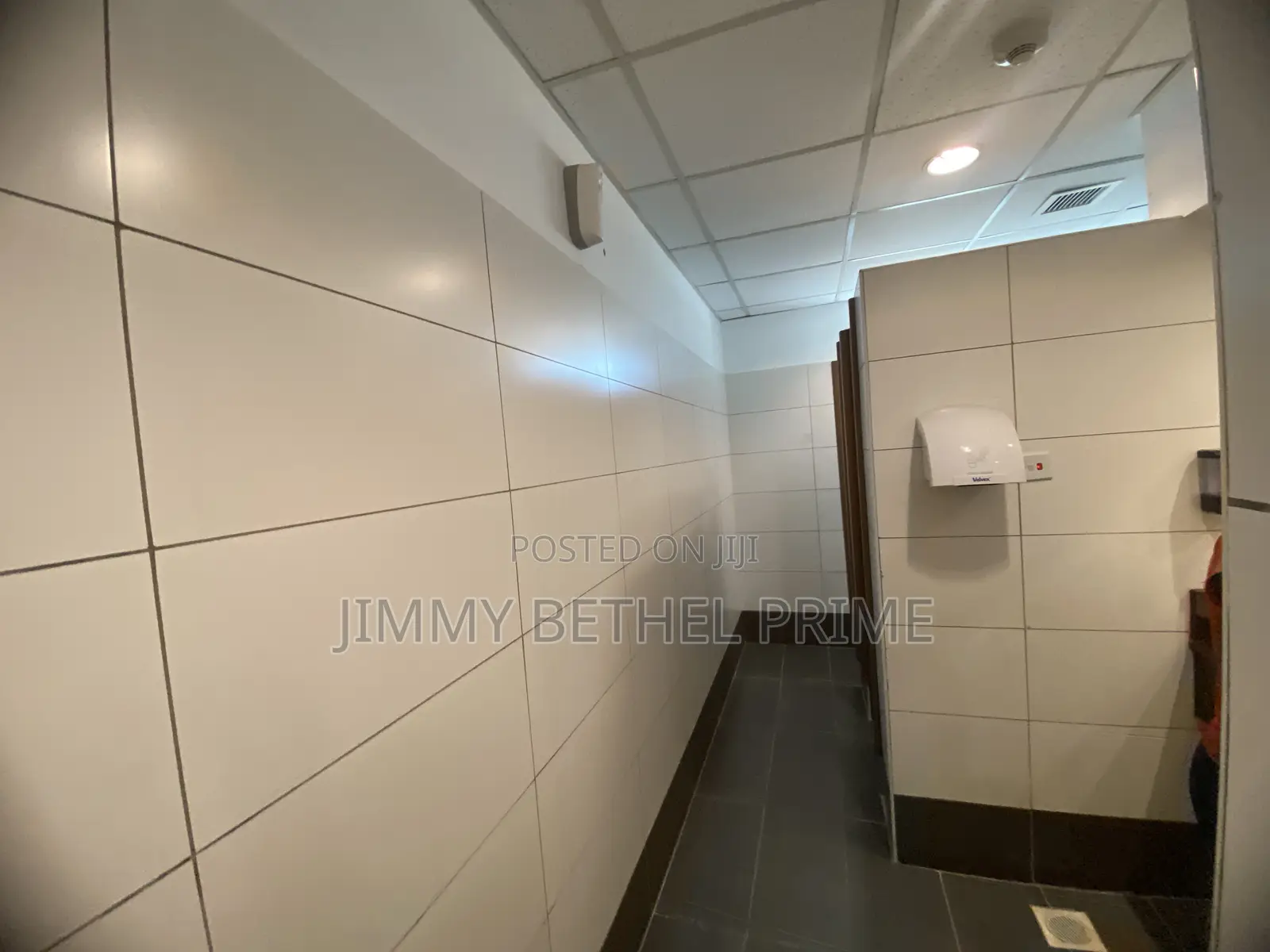 Prime Office Space for Rent 541 SqFt