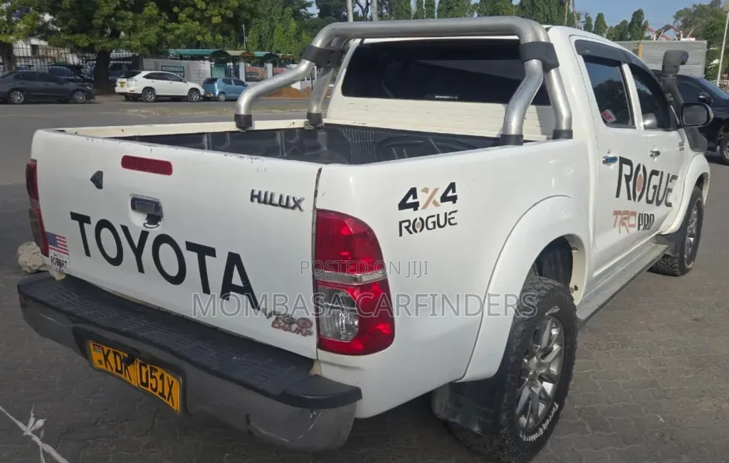 Toyota Hilux 2015 White