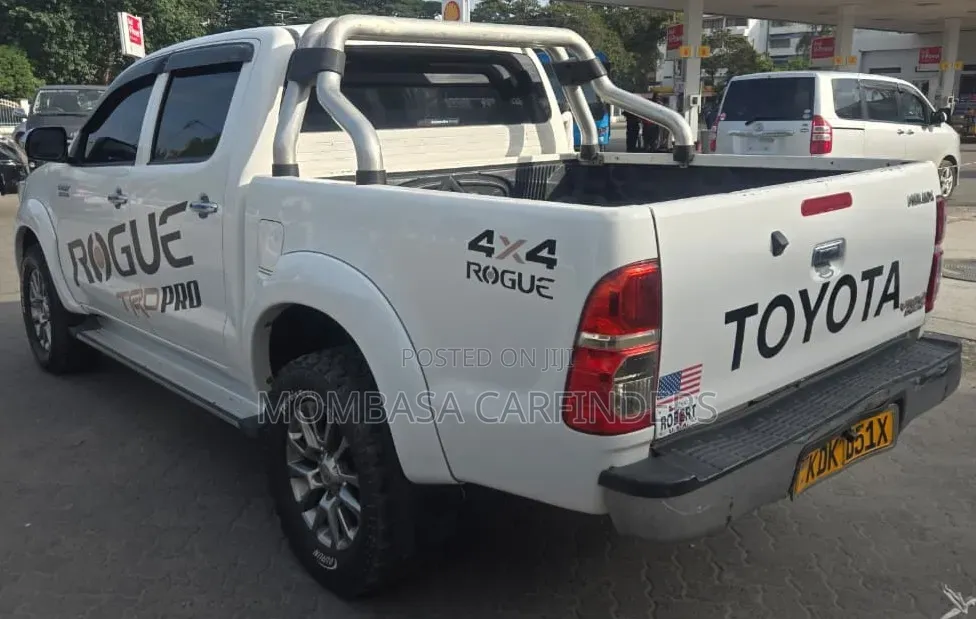 Toyota Hilux 2015 White