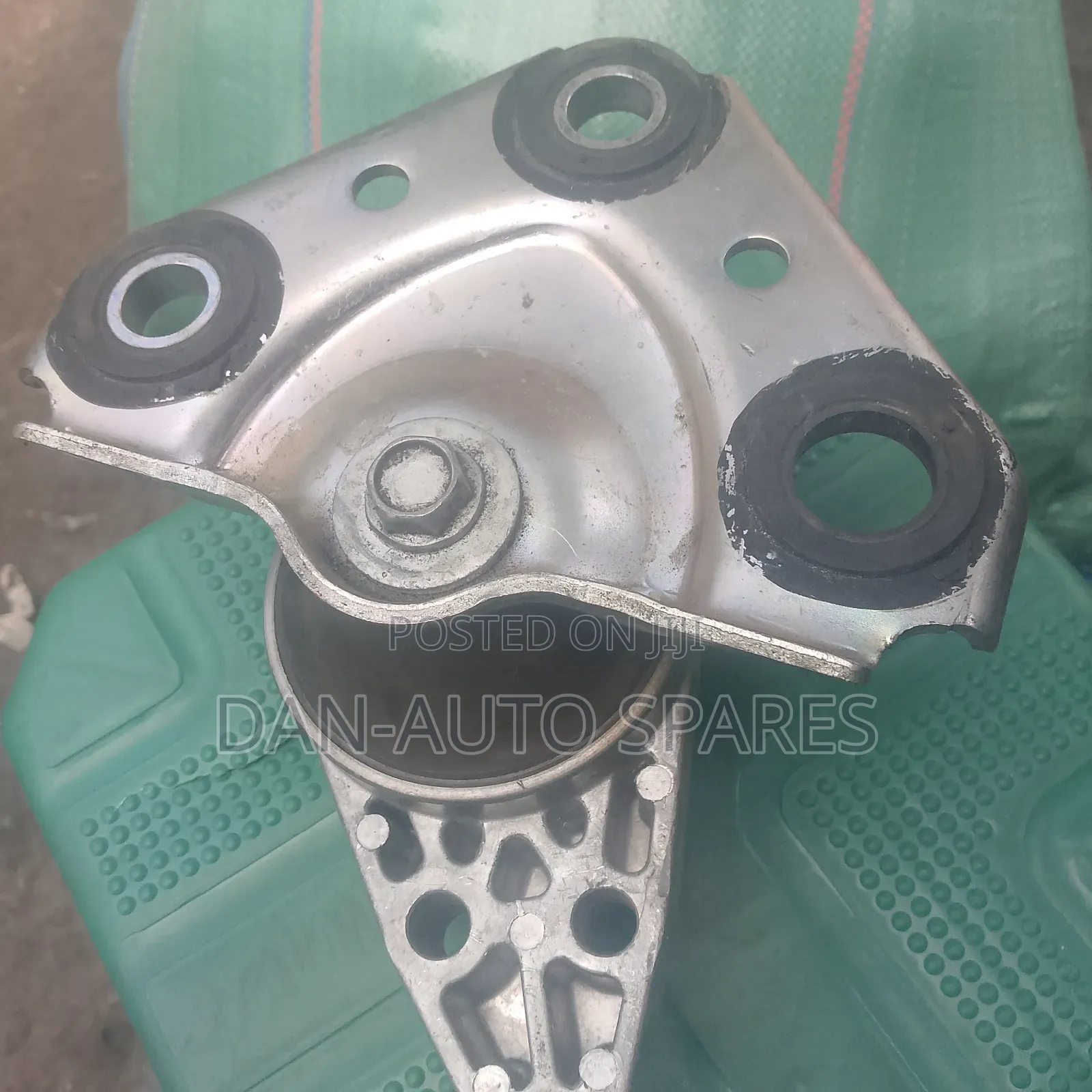 MAZDA DEMIO/VERISA Engine Mountain