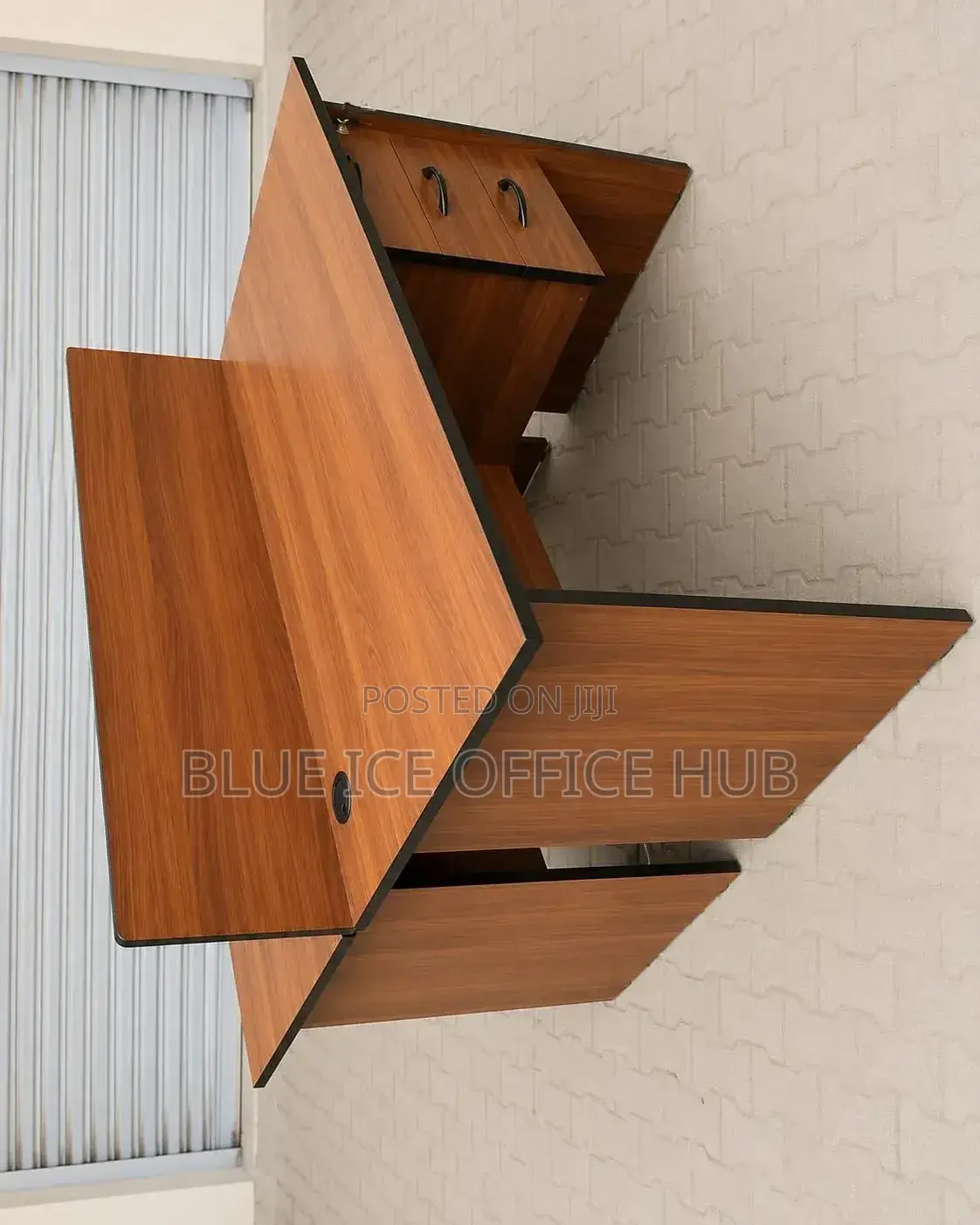 Office Workstation - 2-Way Office Workstation With Privacy Divider