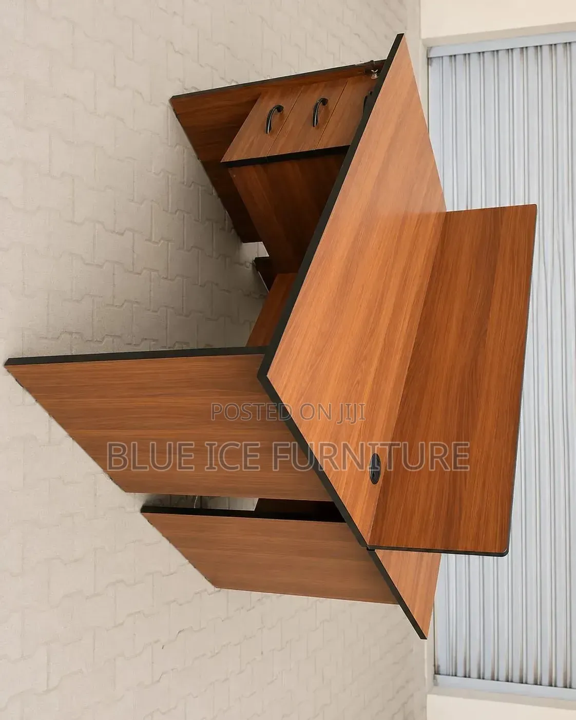 Office Workstation - 2-Way Office Workstation With Privacy Divider