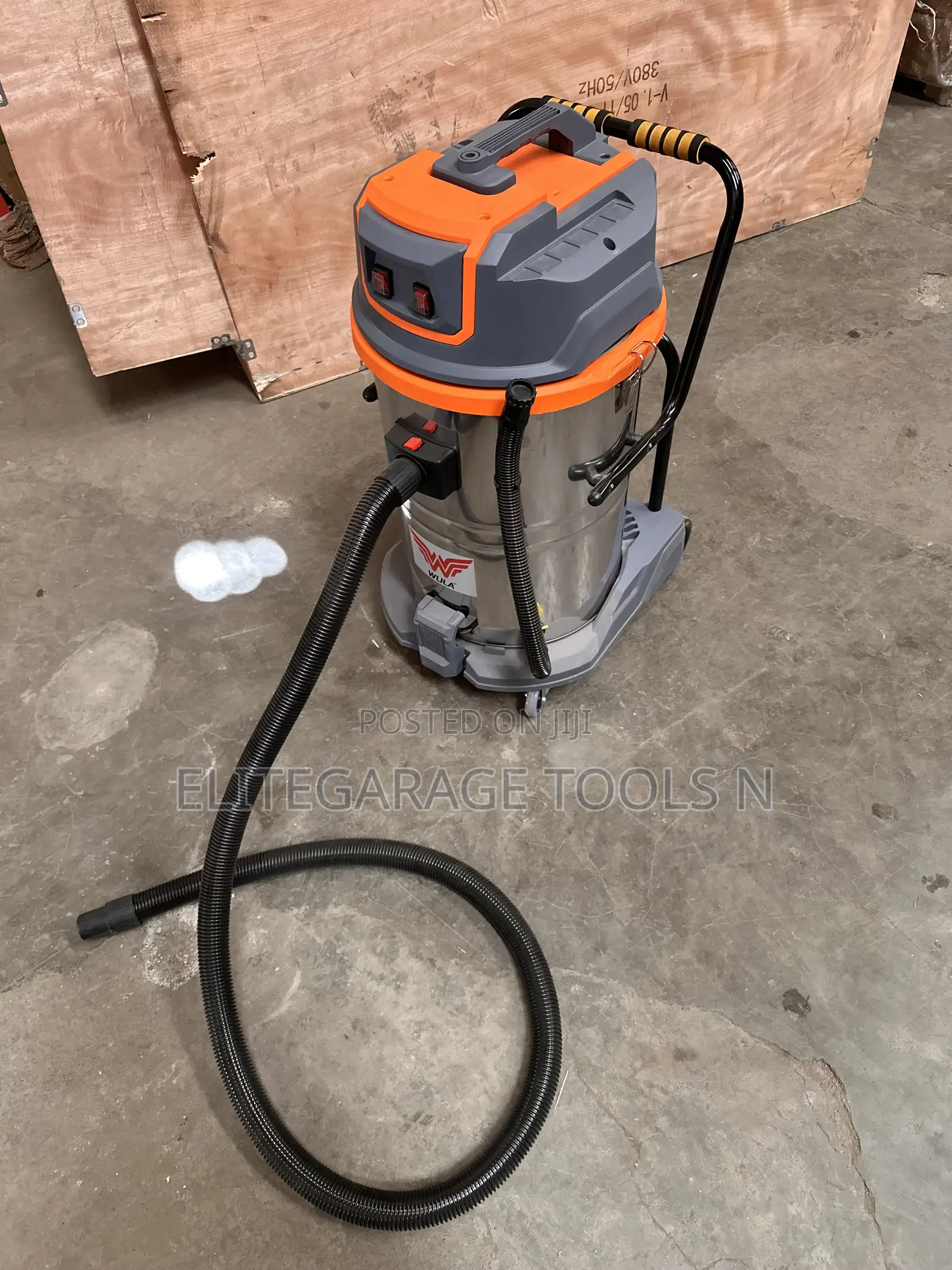 Heavy Duty Italian 70l Vacuum Cleaner