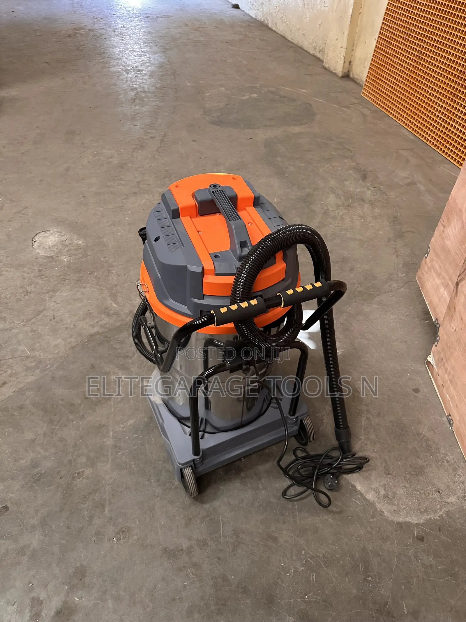 Heavy Duty Italian 70l Vacuum Cleaner