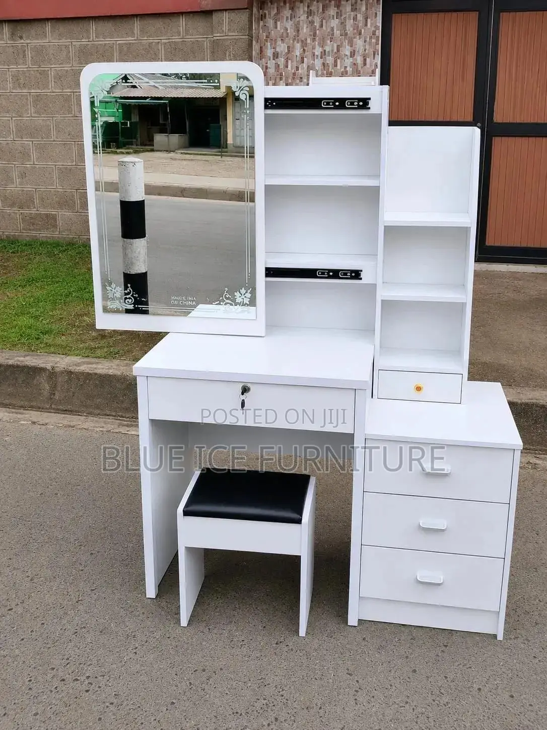White Makeup Dressing Table With Lockable Drawer