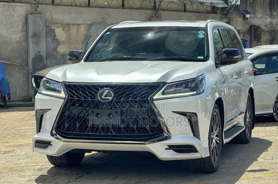 Lexus LX 2022 White